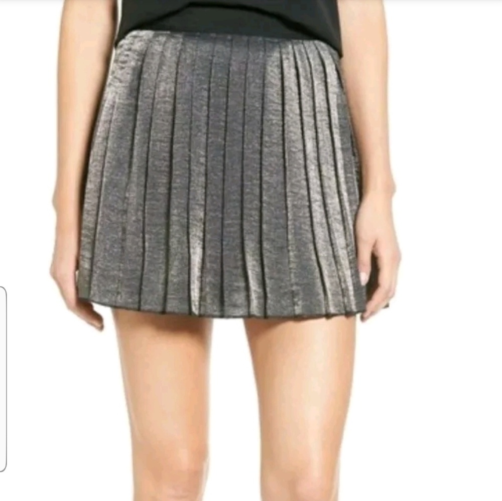 Madewell pleated mini skirt size 6 Silver/shimmer